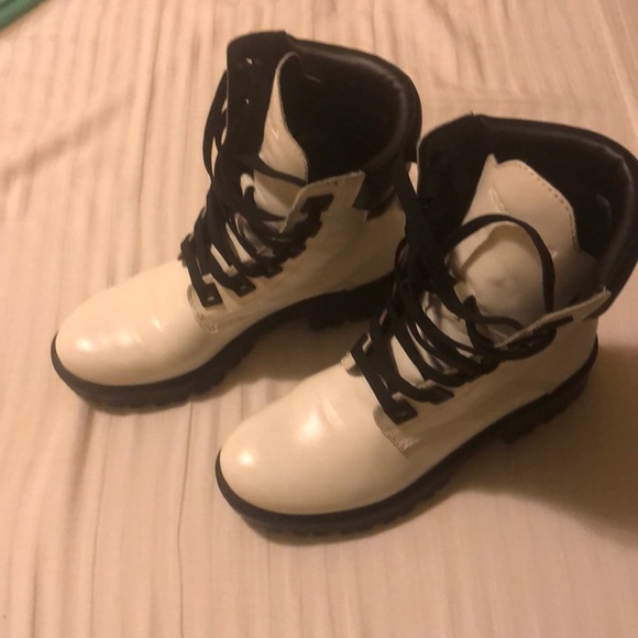 Kendall & Kylie boots - Picture 1 of 8